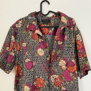 Urban Outfitters flower patterned short sleeve button up 
L